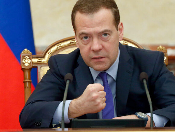 Медведев: Видимо, Санду обещали должность в Romania Mare